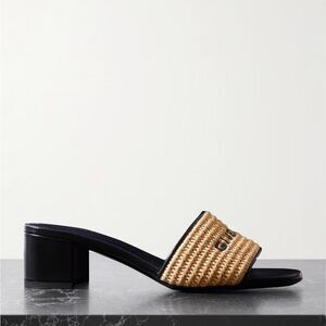 Givenchy 4G leather trimmed raffia embroidered mule
Sandal size 41EU